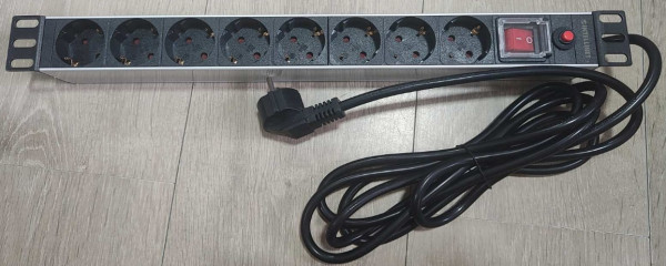 PDU letva 19inc 1U Rackmount 8-Output, 3m, Black Intellinet