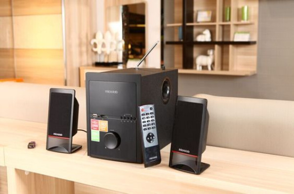 Microlab M-700U Aktivni drven zvucnici 2.1 46W RMS(18W,2x14W) SD, USB, FM, daljinski, 3.5mm